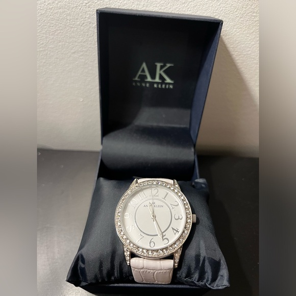 LNIB Anne Klein Womens Watch with Crystals and White Leather Strap - Picture 3 of 9